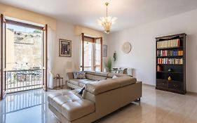 Apartment On Shopping Street